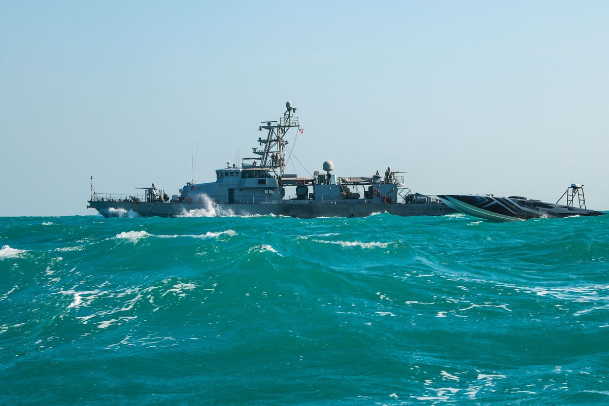 USNavy's tweet photo. .@US5thFleet [NAVCENT] unmanned task force test a MANTAS T-38 unmanned surface vessel alongside #USSSquall (PC 7) in the #ArabianGulf, Dec. 4. 

Learn more about the #USNavy's strategy for unmanned systems as an integral part of the warfighting team: ⬇️  https://t.co/xaphJHsaak https://t.co/C0p9dCR5Wr