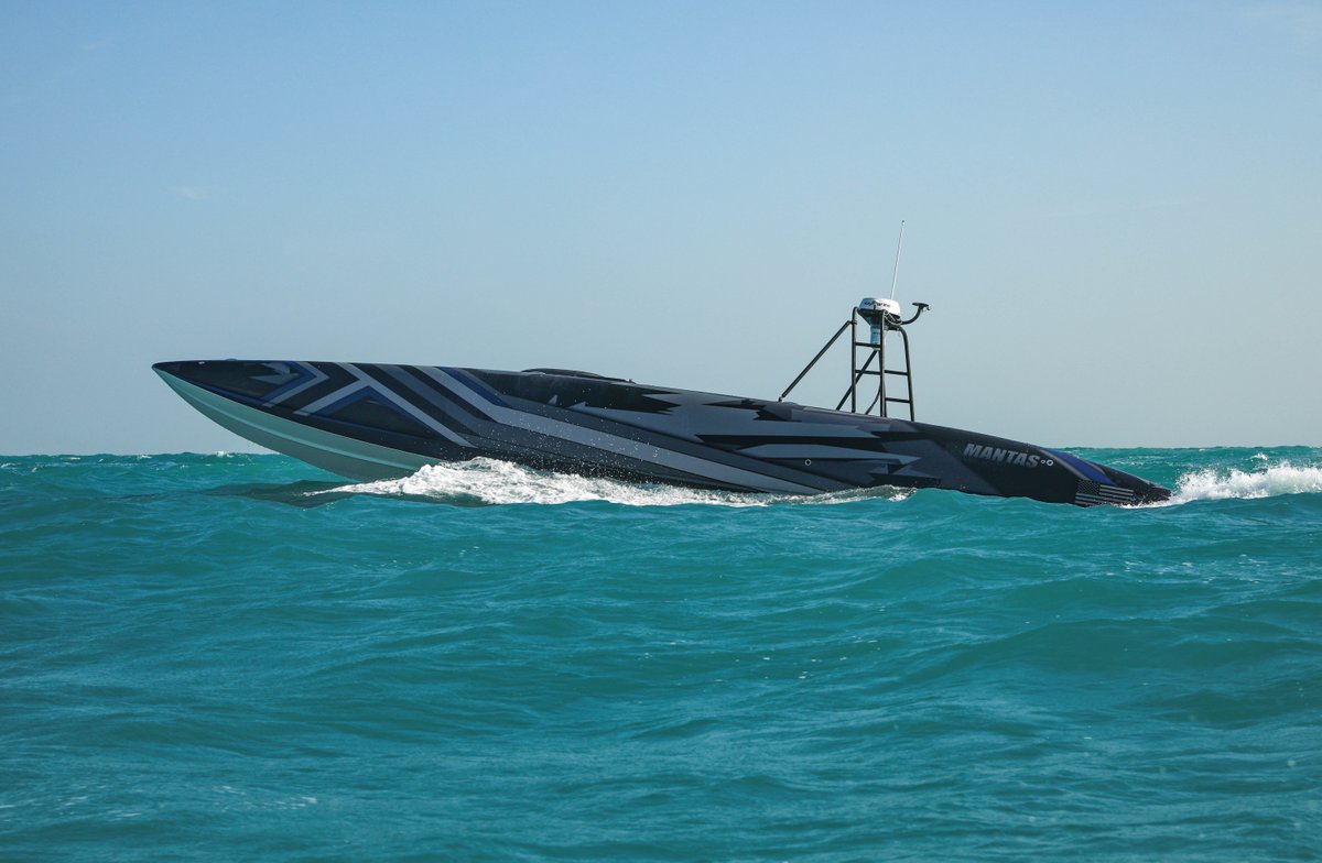 USNavy's tweet photo. .@US5thFleet [NAVCENT] unmanned task force test a MANTAS T-38 unmanned surface vessel alongside #USSSquall (PC 7) in the #ArabianGulf, Dec. 4. 

Learn more about the #USNavy's strategy for unmanned systems as an integral part of the warfighting team: ⬇️  https://t.co/xaphJHsaak https://t.co/C0p9dCR5Wr