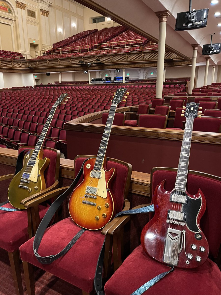 JBONAMASSA's tweet photo. Collectively these Les Paul Standards are 187 years old. 😎👍 https://t.co/Y1nc3SnlWf