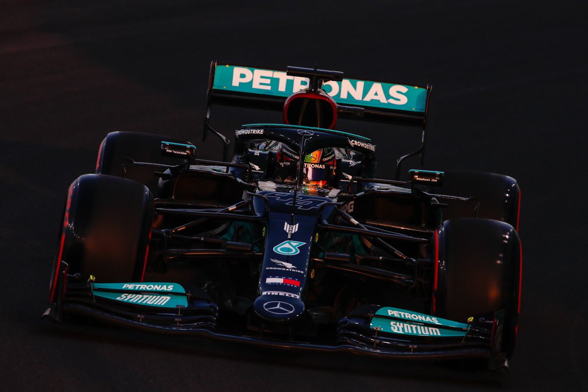 MercMeUp's tweet photo. THAGEHMEHNNATBWGNBEYB!??!

GET IN THERE LEWIS!

THE CHAMP WINS THE CRAZIEST RACE OF THE SEASON TO CUT THE DEFICIT TO ZERO INTO THE SEASON FINALE!!

AMD VALTTERI STEALS P3 ON THE LINE!!!?!?!

WE NEED A LIE DOWN 

#SaudiArabiaGP https://t.co/Io9QNy3u2U
