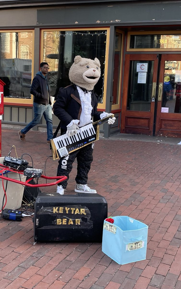 Chrispmullen's tweet photo. Keytar Bear lighting up Harvard Square this afternoon 🤘⁦@universalhub⁩ https://t.co/1kIe7Q8dPX