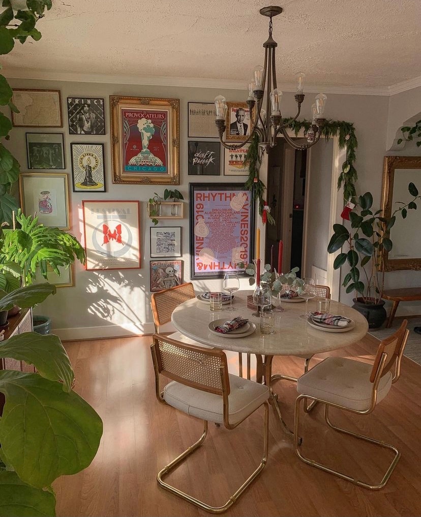 kaiyo's tweet image. Gallery Wall Goals. 

Design &amp;amp; 📸 by @highboyla

#interiordesign #decorinspo #secondhandfurniture #vintagefurniture #interiortrends #homeinteriors #homedesign #houseenvy #interiordesignideas #myhomestyle #homedetails #apartmenttherapy