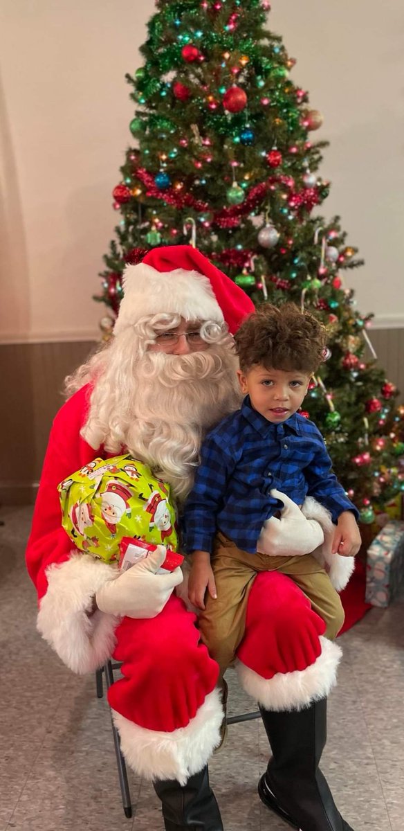 Brianmac1974's tweet photo. Mason loved seeing Santa ! https://t.co/AvojOWPJBU