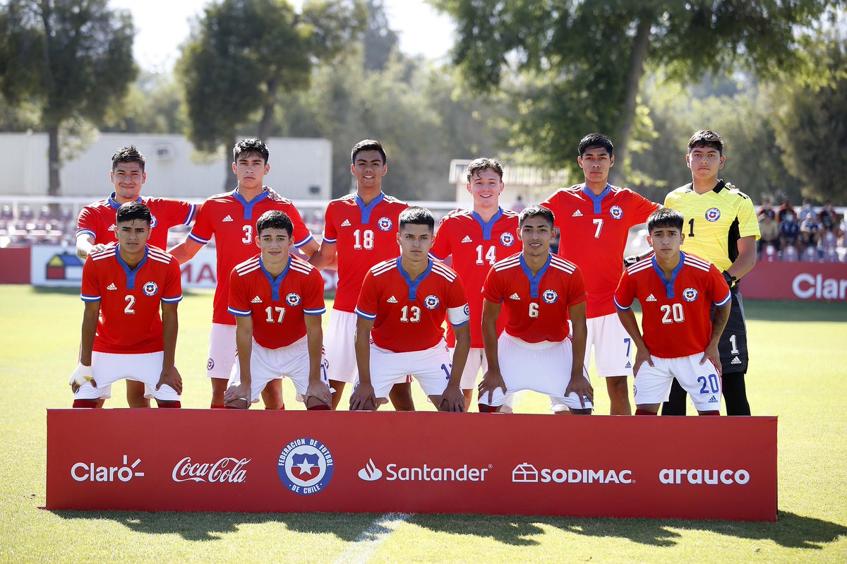 LaRoja's tweet photo. 💪 ¡A seguir creciendo, muchachos!
🇨🇱 #LaRojaSub17, con jugadores 2004 y 2005, superó a @udechile por 3-1 y se quedó con el tercer lugar de la #CopaSub17 Carlos Campos Silva 🏆
📸 Carlos Parra
#VamosLaRoja #VamosChile https://t.co/yaWG3HKNZ3