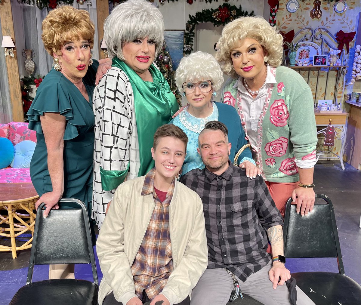 aichdee's tweet image. #thegoldengirlslive #sf #queens #traditions
