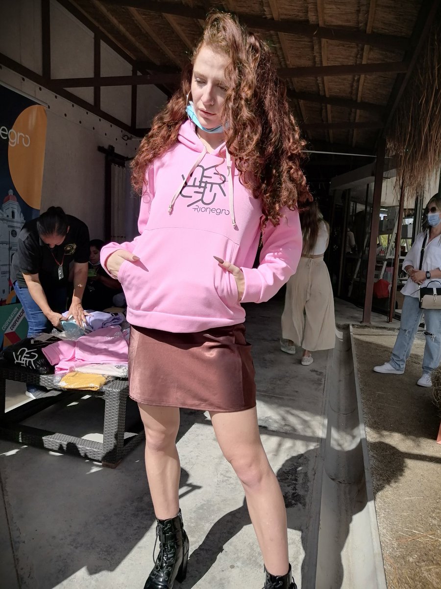AlcRionegro's tweet photo. 👉🏼Desliza y conoce los hoodies y camisetas de Marca Ciudad Rionegro. Disponibles hoy en la feria Claq, en Zona E.
125 marcas antioqueñas. #CompraLocal
@Rodrigohal
@ConcejoRionegro
@andresrio22
@AbrazandoFamili
#claq
#EstrategiaR https://t.co/xAsKeq47LY