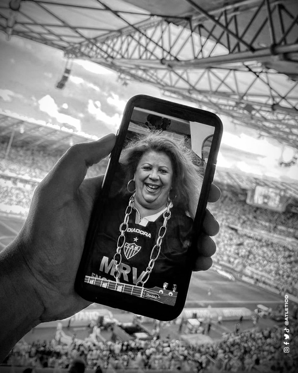 Atletico's tweet photo. O céu também está em festa! 🖤🤍🏆🏆 #VouFestejar https://t.co/DqRdHURC02