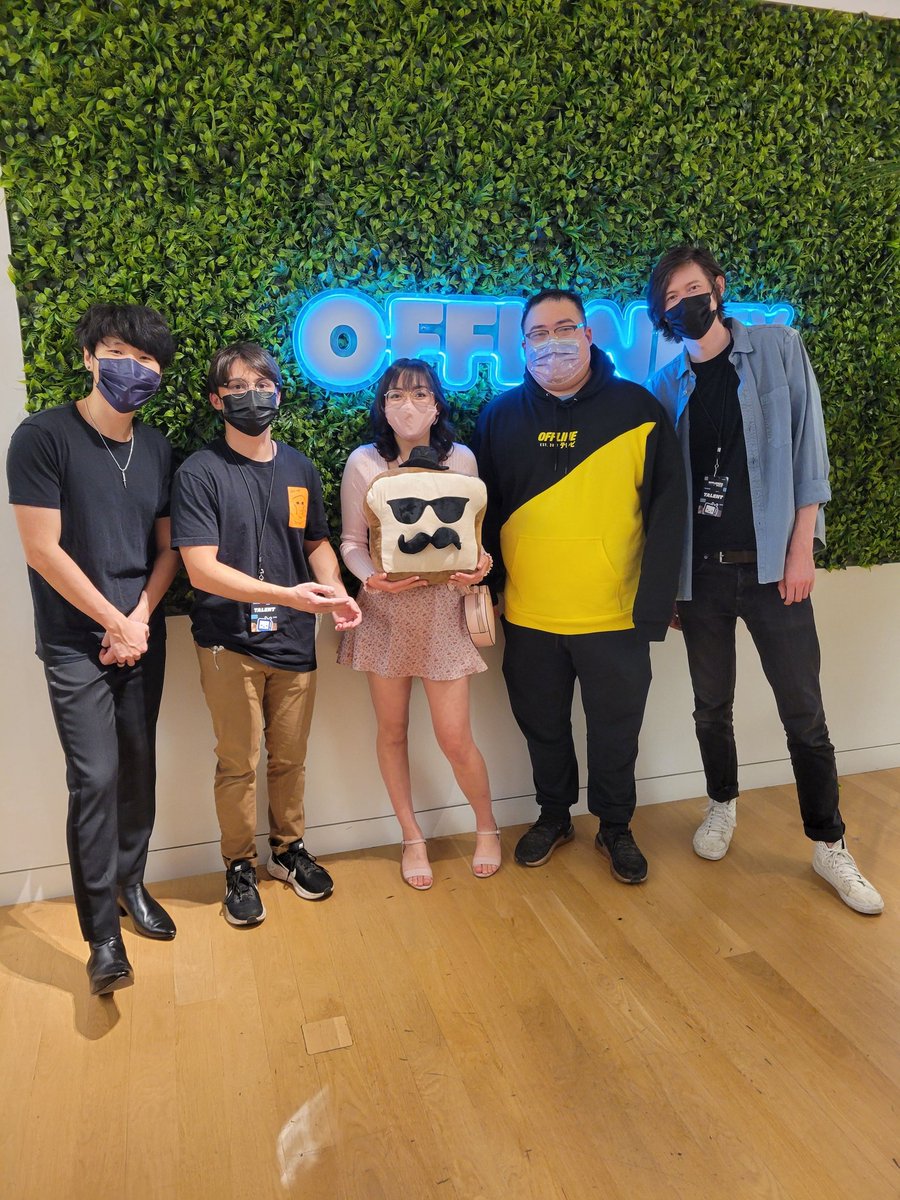 kawamimi_'s tweet photo. @adityamonu1 @DisguisedToast Don't worry, hopefully one day! I'm also looking forward to the chance not to act so awkward in front of him >.< I really wanted to ask for a picture w just Toast too, but didn't know if I could! Michael, Scarra, &amp; Brodin were very nice tho~ https://t.co/UOZFrnVaQJ