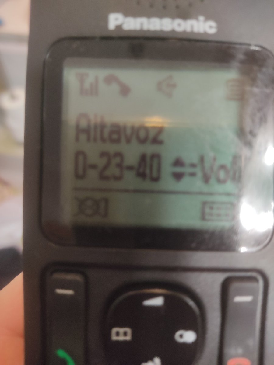 cuelebre5's tweet photo. @movistar_es 23 minutos para poder contactar con un teleoperador para que nos informe de la avería que tiene a varios vecinos de un pueblo sin línea telefónica. V#ecinos de más de 80 años y muchos con botón de teleasistencia lleva desde el día 30 sin línea #timofonica (1)) https://t.co/e3GUeJq7Wx