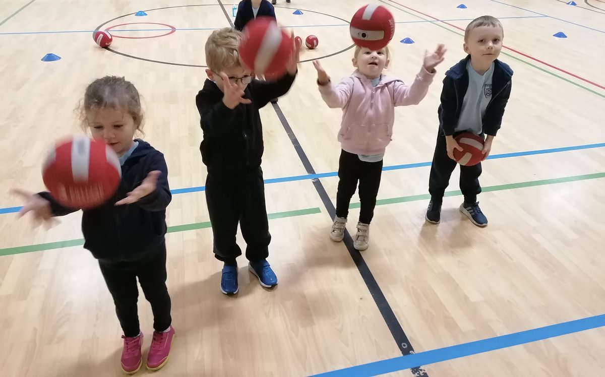 DunstonPrimary's tweet image. Green Apples had a brilliant morning on Friday taking part in the EYFS Festival! #SpiresPE #SpiresFed @CGSOutreach