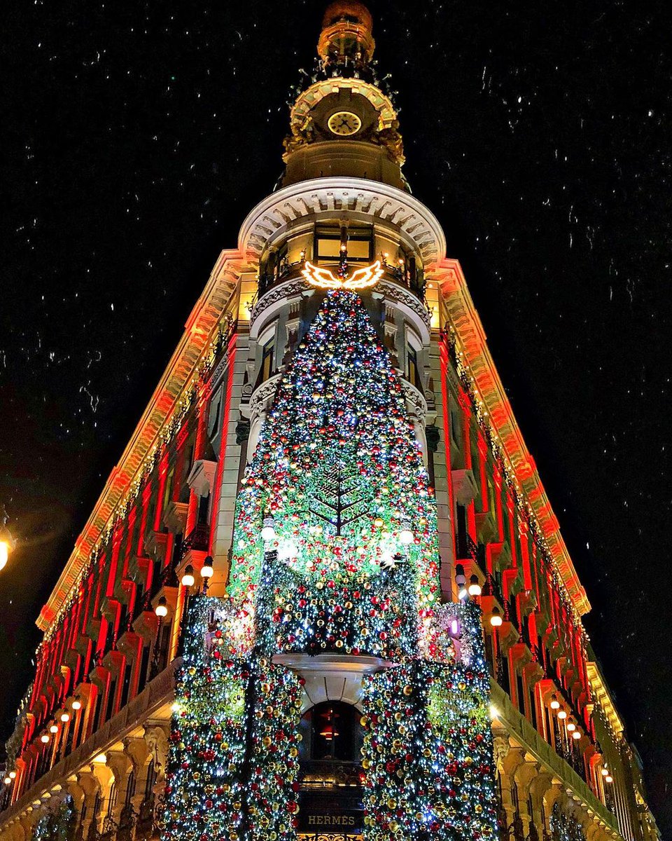 madrid_secreto's tweet photo. El momento más mágico del año. 😍🎄

📸 IG: @asturboy https://t.co/7bOlxAJ8PQ