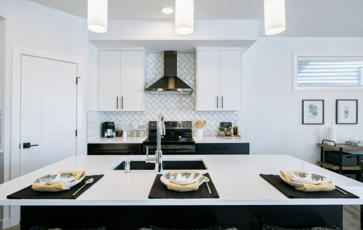 LegacyCalgary's tweet photo. Laned home lots in phase 30 are selling out quickly in #LegacyYYC! A laned home is a great and affordable option for single family living as well as first time homebuyers. Visit the lot map on our website today to see what's currently available: https://t.co/pOX8gt4oMN https://t.co/NLBFyzCzdN