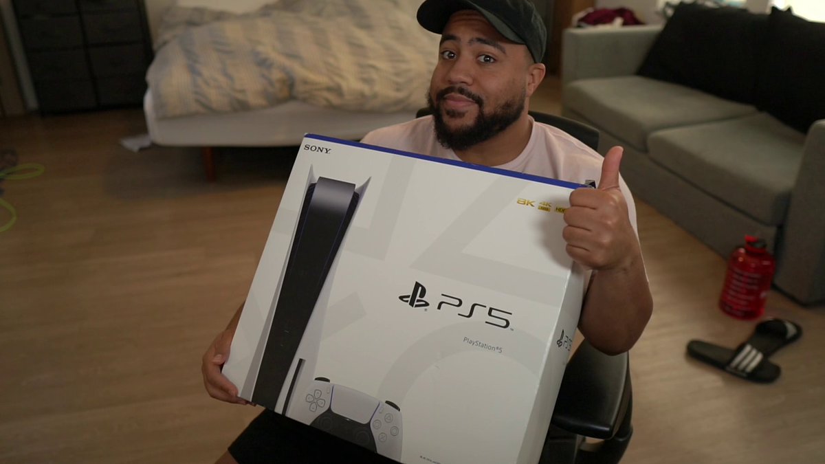 TheBlackHokage's tweet image. I'm giving away a PS5 during December 2021. If you'd like to win it all I ask is you like &amp;amp; retweet this post, then tap the link below to enter the giveaway 😊

Enter: bit.ly/3pMgu0P