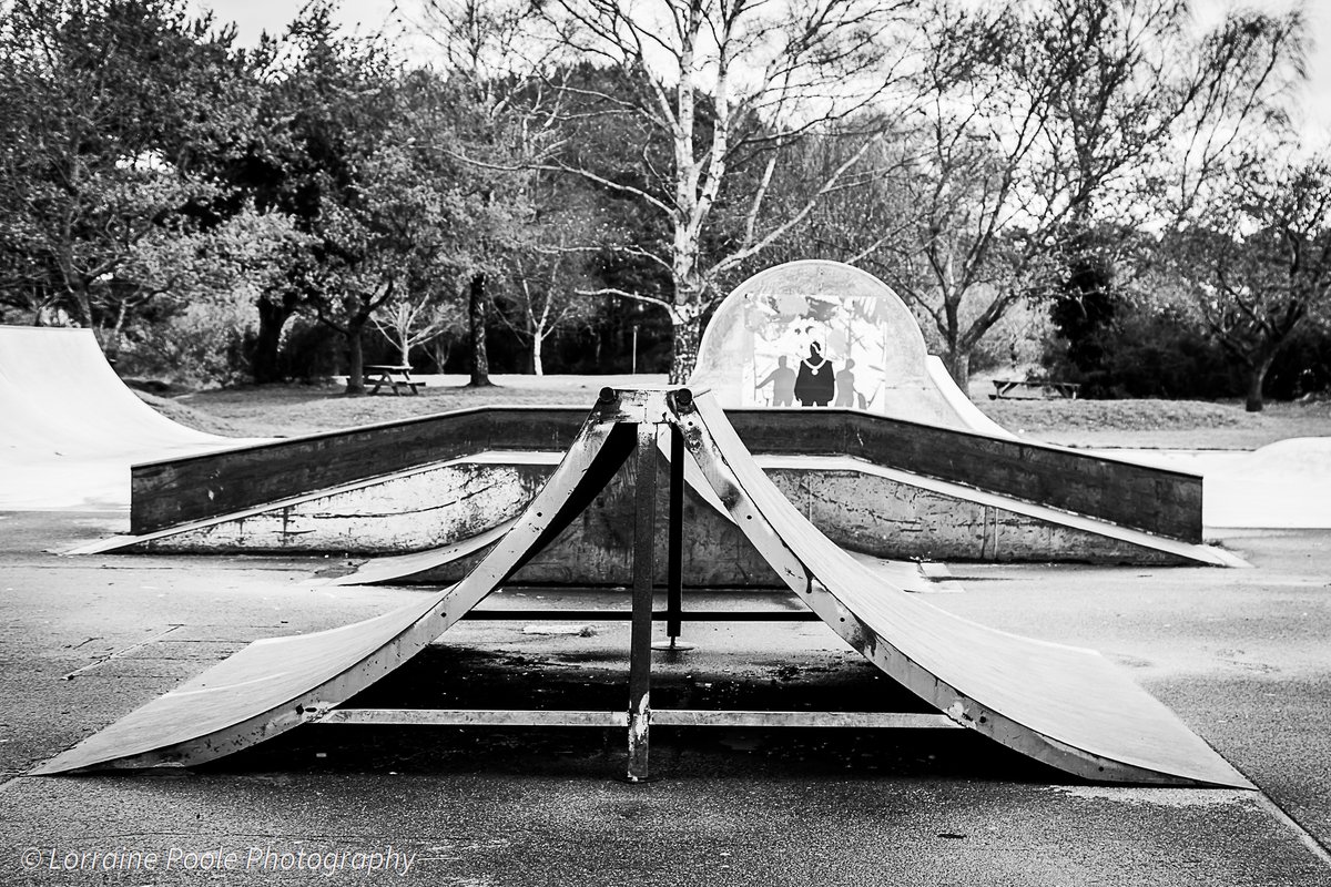 lorrainejpoole's tweet photo. Had 20 minutes this morning in a very cold, windy and empty skatepark. #photography #abstract #rpsdoc #blackandwhitephotography https://t.co/lqw1YpDTlr