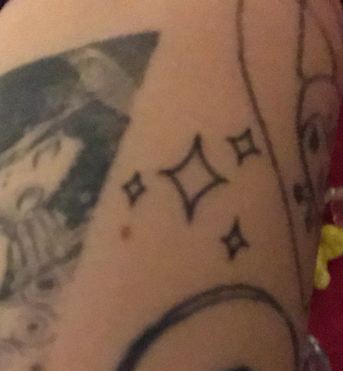 leemeowqt's tweet photo. star lost made by an ai vs my star lost tattoo i got last week https://t.co/NbKyWTKPF4