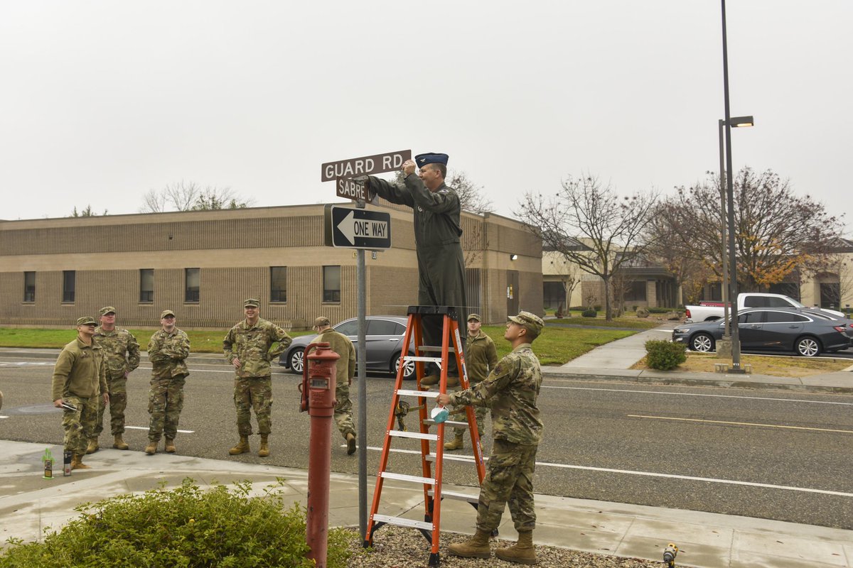 144thFW's tweet photo. Changes are happening at the #144thFW!
Col. Troy Havener, 144th Fighter Wing base commander, replaces the Air Guard Road street sign Dec. 5, 2021, at the Fresno ANG Base, Calif. (USAF photo by Capt. Jason Sanchez)
#drillweekend #join144 #GoGuard #civilengineering https://t.co/XOqIAd6Vda