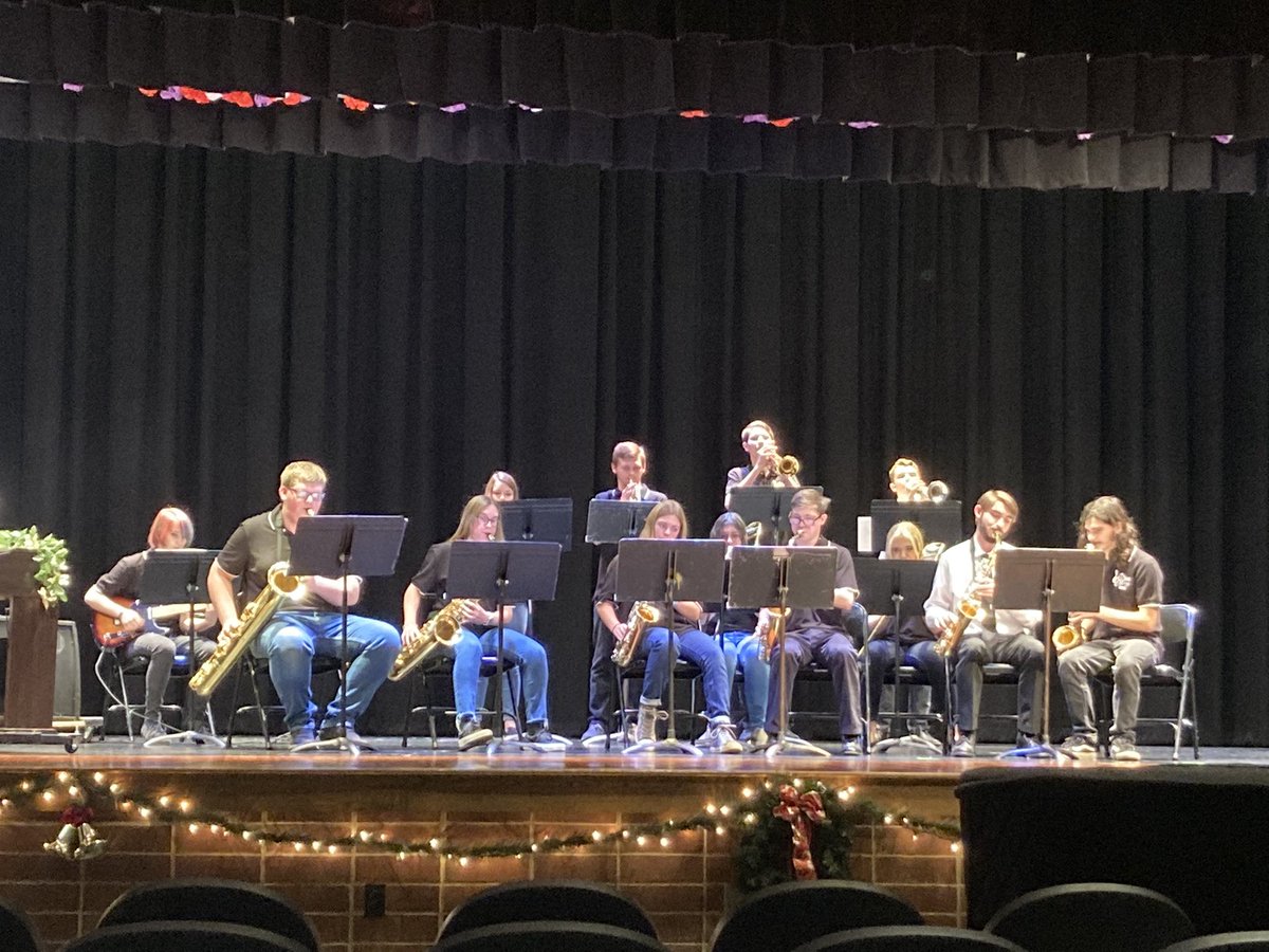 Ivymamma's tweet photo. First Christmas concert: stage band
My sweet girl needs a box to stand on! #shortgirlproblems #rocketrowdies https://t.co/VNyrq8Dmo5
