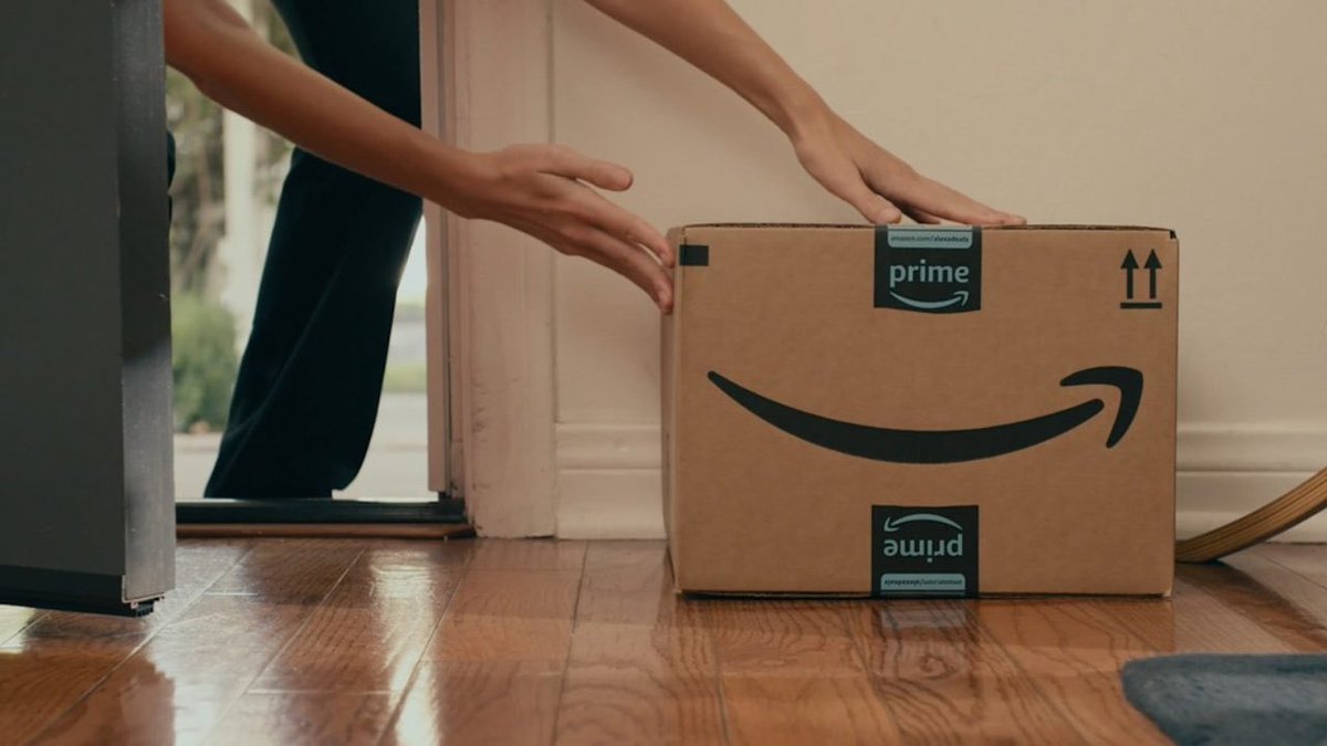 Delivery arrived. Пакет Амазон. Курьер Amazon. Амазон упаковка товара БАД. Heavy package Amazon.