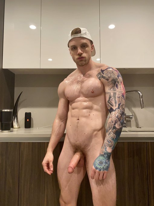 Watch YesBrawn's leaked NSFW photo on TwXstars