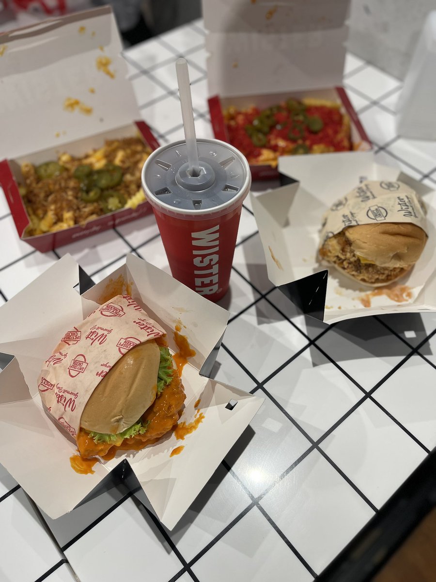 اماكن الرياض tweet media