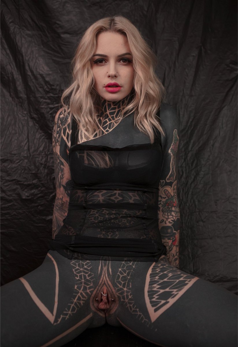 KleeerX's tweet photo. New photo set ☺️ bichy face 🖤 i love my #bodysuittattoo, i think its my body lokks better then before 😁 https://t.co/PyQeTfLWt6
