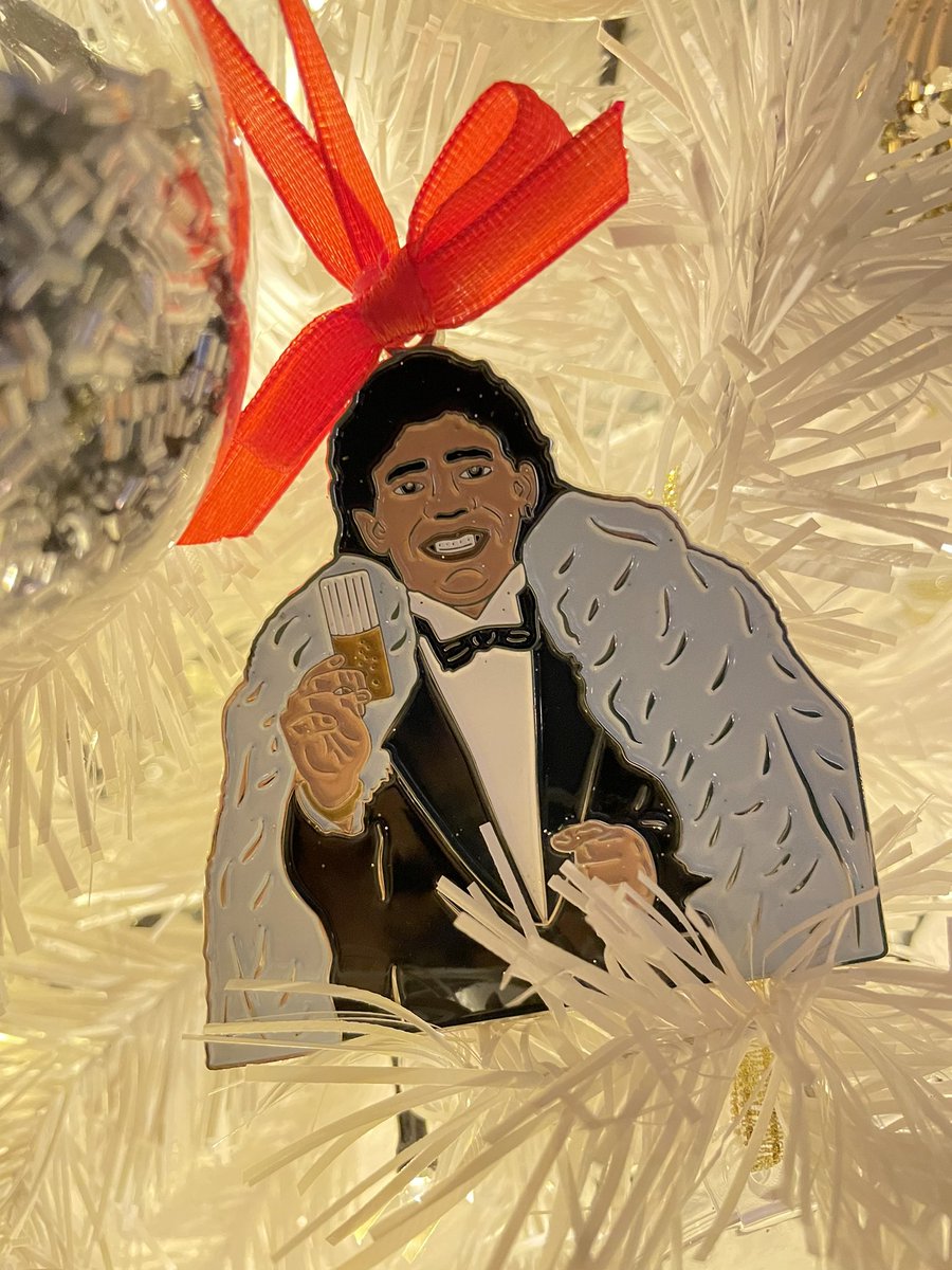 Christmas tree finally up 🎄

Only 5 decorations left on the site 👀

diegobadges.bigcartel.com/product/marado…