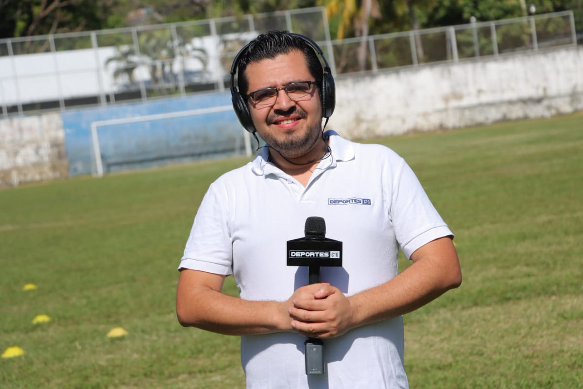DeportesC10's tweet photo. Todo está listo para el encuentro deportivo de @LaSegundaSV, entre @f_destroyer 🆚 #InterSS.

Nuestro equipo de profesionales te llevará lo más destacado de este partido. 

¿Quién ganará? Déjanos tus comentarios🤔👇 https://t.co/uX77Vopmoc