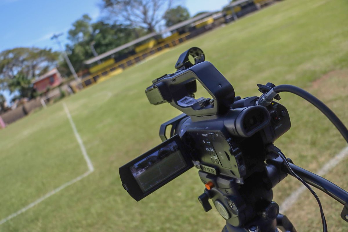 DeportesC10's tweet photo. Todo está listo para el encuentro deportivo de @LaSegundaSV, entre @f_destroyer 🆚 #InterSS.

Nuestro equipo de profesionales te llevará lo más destacado de este partido. 

¿Quién ganará? Déjanos tus comentarios🤔👇 https://t.co/uX77Vopmoc
