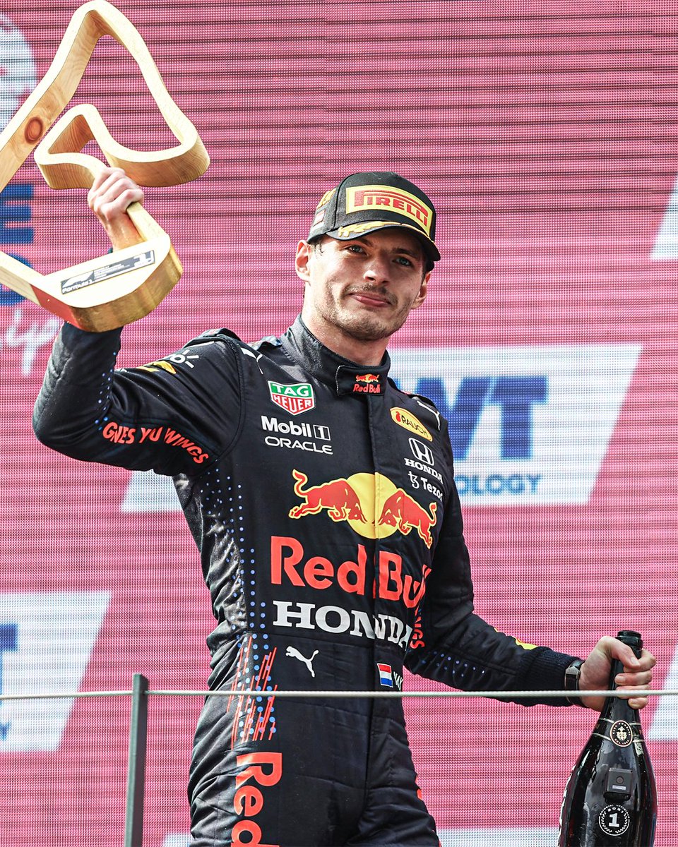 Max has equaled the record for most podiums in an F1 season (17) and he's done it without touching that 3rd step 🤯👏