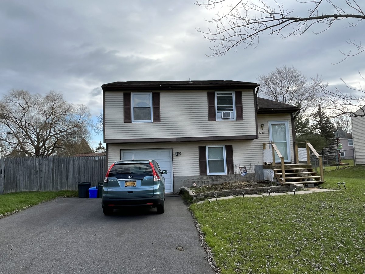 MrMetzMath's tweet photo. Bought a new house. Finally. https://t.co/kUjycvTVdK
