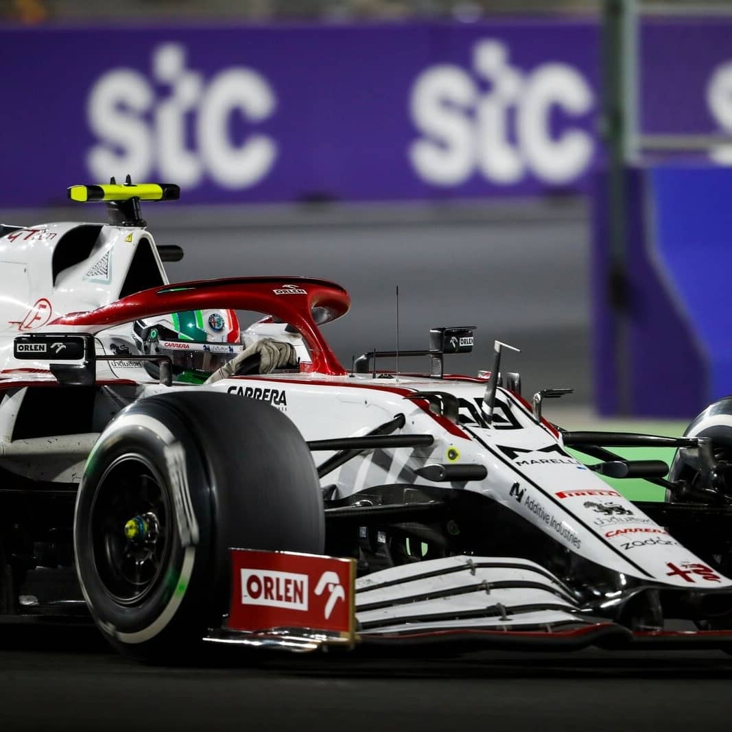 Anto_Giovinazzi's tweet photo. Quando si fa più dura, quando la pista non perdona, quando sai che dipende tutto da te. È in questi momenti che mi esalto, sono questi i punti che contano di più 🔥

Precious points out of the lamp 💪
يا لهذا اليوم الرائع في #حلبة_كورنيش_جدة!🤩
#SaudiArabianGP #F1 #AG99🐝 https://t.co/VHjKClXqbl