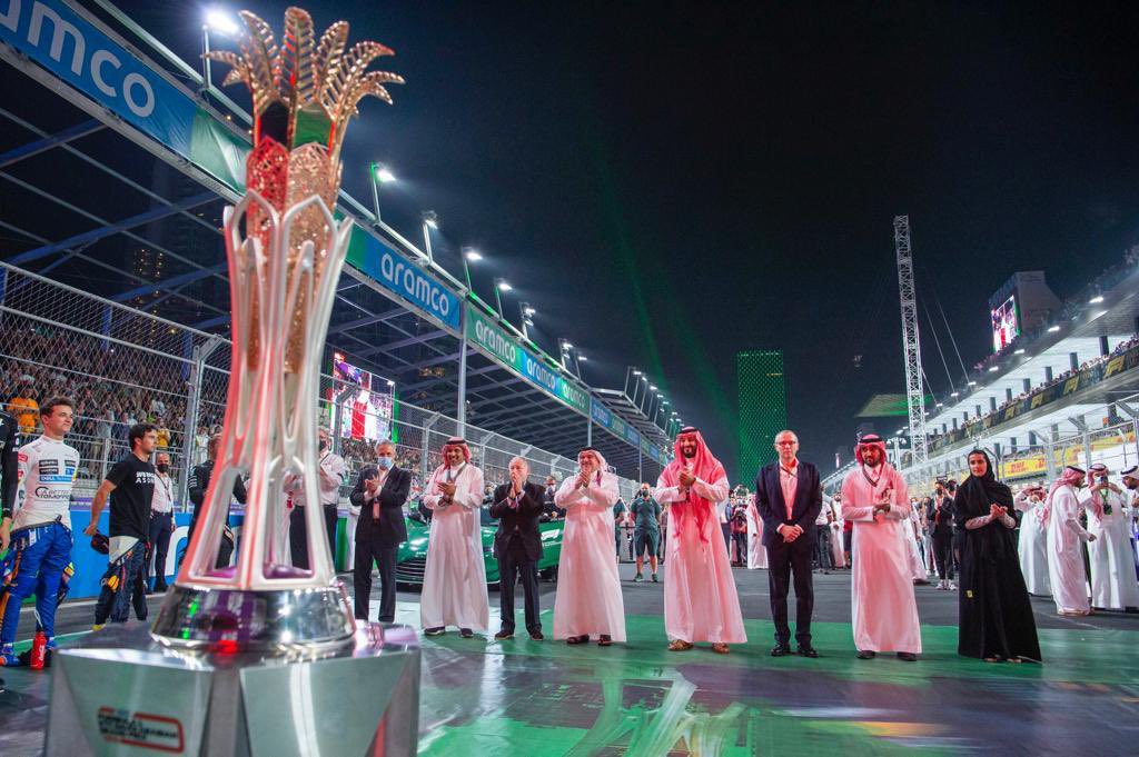 mushrifalshihry's tweet photo. حفظكم الله ياسيدي 🇸🇦💚

#محمد_بن_سلمان_في_فورمولا1 
#فورمولا1_في_السعودية https://t.co/14Cqa6nhsp