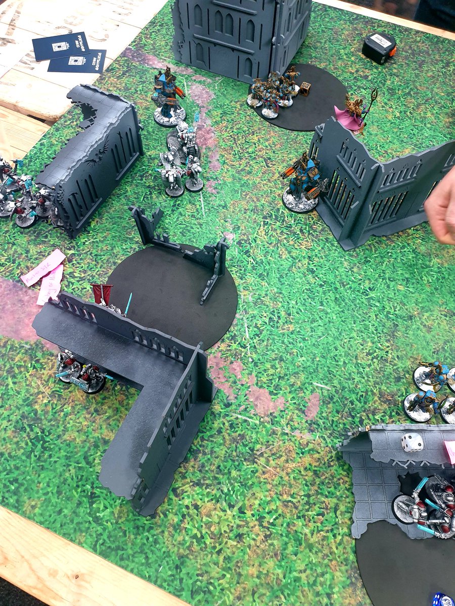 d6rob's tweet photo. Very proud to go 4-1 at my first super-major with yolo Blood Angels.
5 amazing players, 5 great games, up there as one of my favourite events!
#LCGT https://t.co/ttYZuVvvci