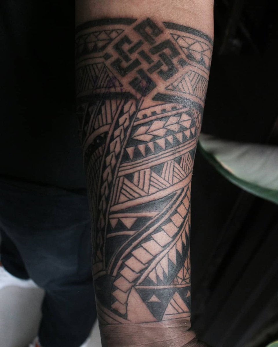 40 Polynesian Forearm Tattoo Designs for Men [2024 Guide] | Tattoos for  guys, Polynesian forearm tattoo, Pattern tattoo