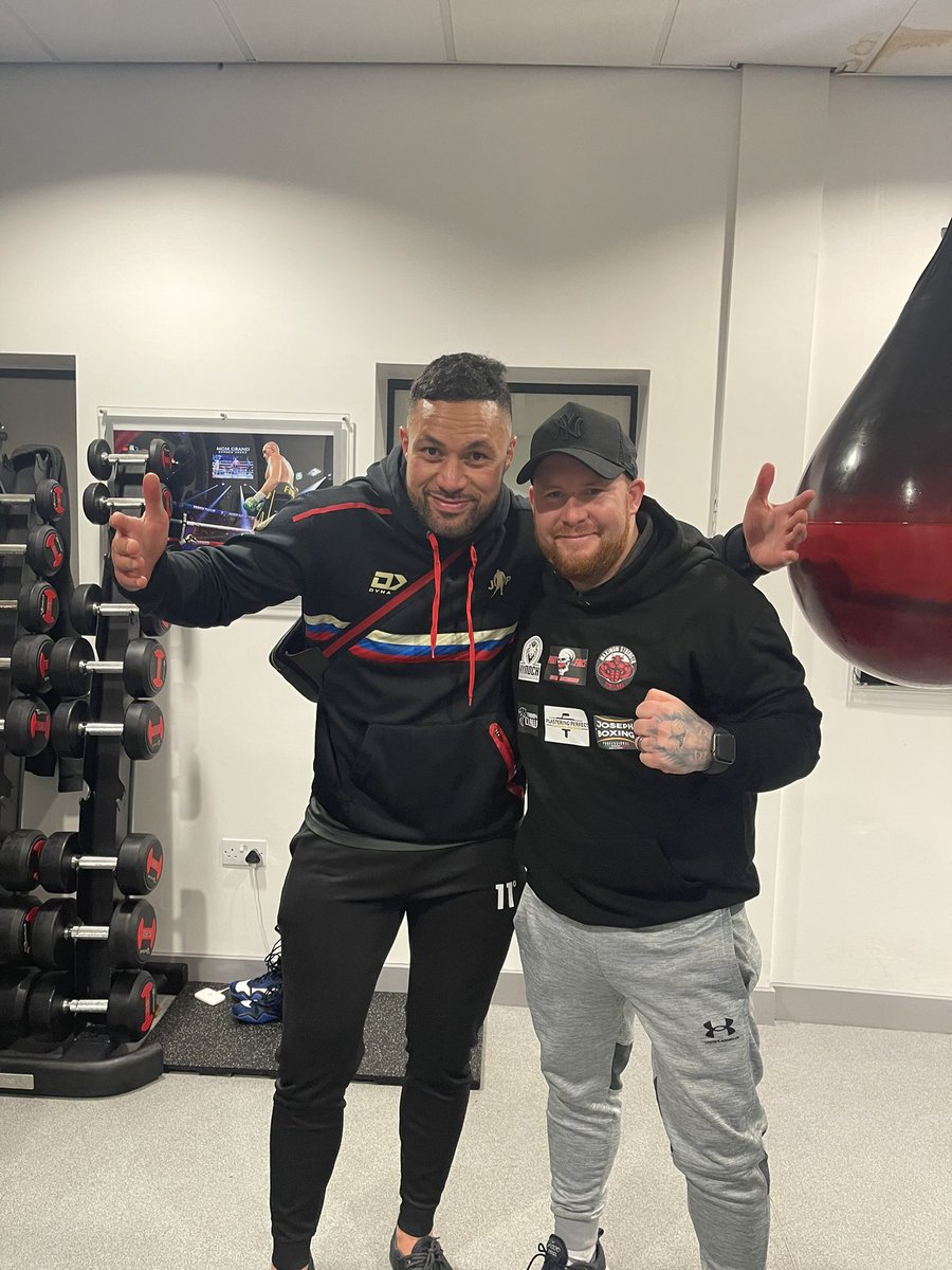 chris86rodgers's tweet photo. @joeboxerparker @DAZNBoxing @AndyLeeBoxing @Tyson_Fury All the best on the 18th @joeboxerparker, I’ll be cheering you on. Thanks for the photo, absolute gentleman 👍🏻 https://t.co/j3XPBjWipf