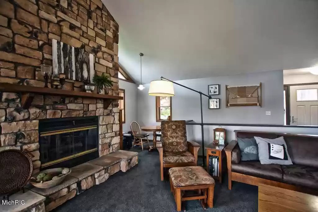 AgencioAdvisory's tweet photo. Hilltop Haven is the perfect place to #gather with #friendsandfamily this #summer!☀
Our #rental has a #spaciouskitchen with great appliances and a living room with a stone #fireplace for #cozy evenings after a long day of fun on the #lake!
‼ https://t.co/XcfGfqPYUZ ‼
#tjlr https://t.co/nztEAgq2i3