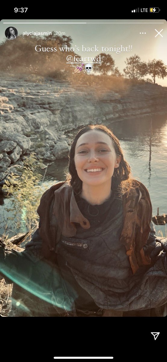 HAD A MINI HEART ATTACK THOUGHT IT WAS LEXA’S COSTUME