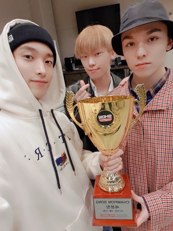 with <a href="/dokyeomhour/">CLOSED</a> @leechan_hourly 
#버논 #VERNON #バーノン #세븐틴 #SEVENTEEN <a href="/pledis_17/">세븐틴(SEVENTEEN)</a>