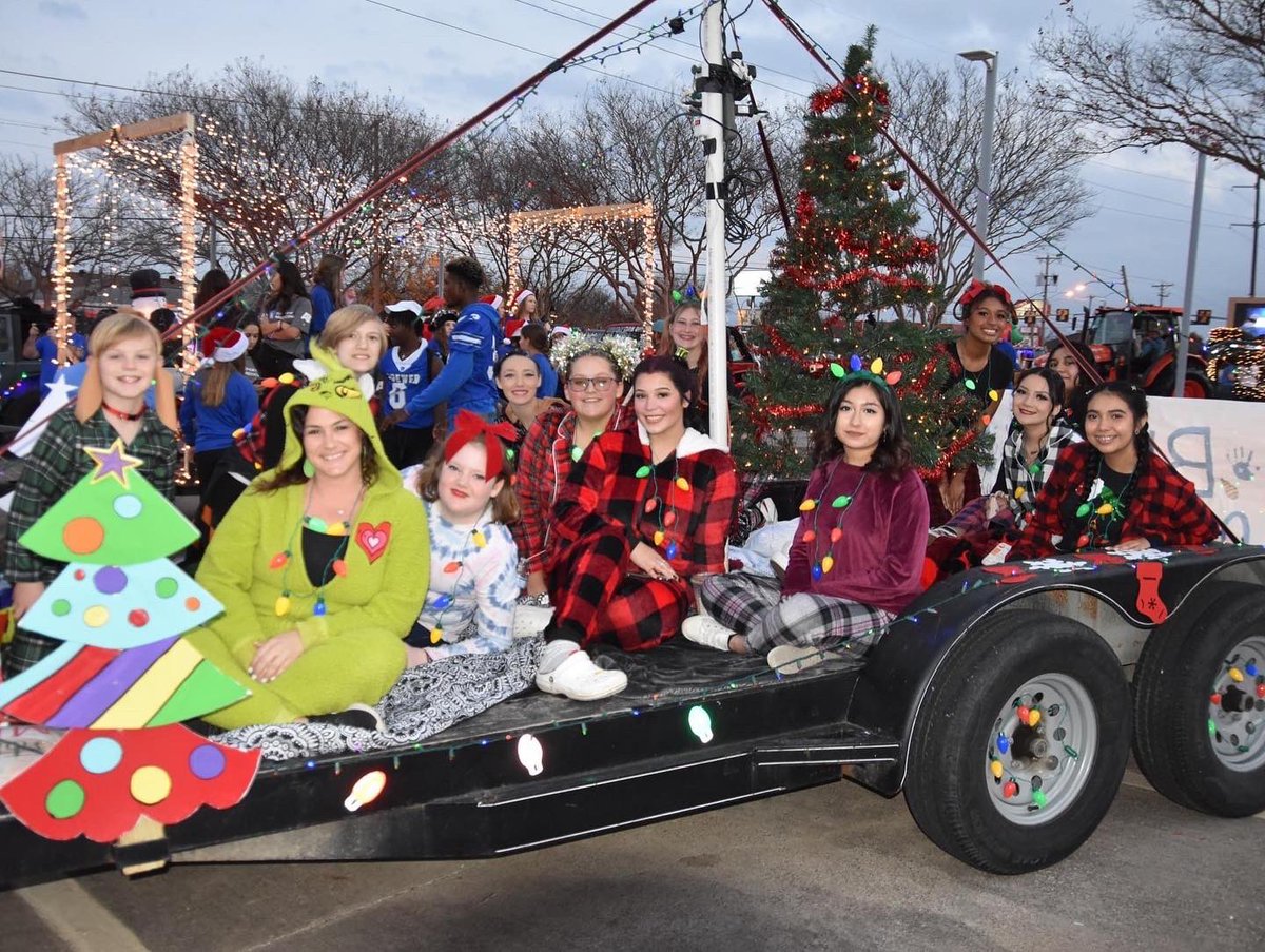 wsisdschools's tweet photo. A few floats from the City of White Settlement's Light the Night Christmas Parade last night. Our students, staff &amp; family members participated in 25 different floats that represented WSISD schools and organizations. @HOSA32288469 @HOSA @BrewerAthletics @CTE_Bears @BrewerSoftball https://t.co/6wAqETZ2SC