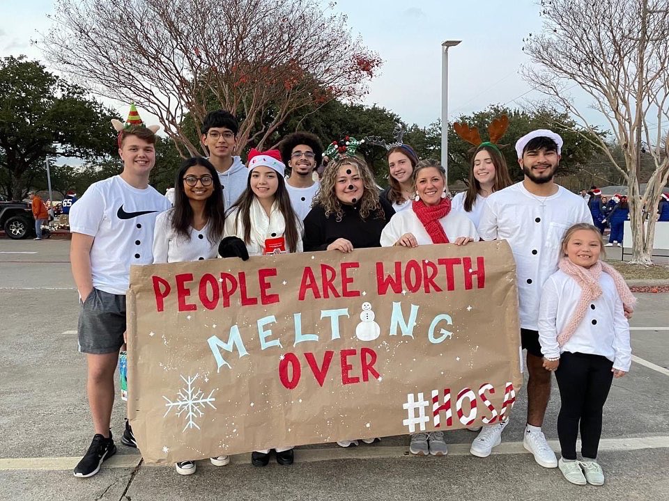 wsisdschools's tweet photo. A few floats from the City of White Settlement's Light the Night Christmas Parade last night. Our students, staff &amp; family members participated in 25 different floats that represented WSISD schools and organizations. @HOSA32288469 @HOSA @BrewerAthletics @CTE_Bears @BrewerSoftball https://t.co/6wAqETZ2SC