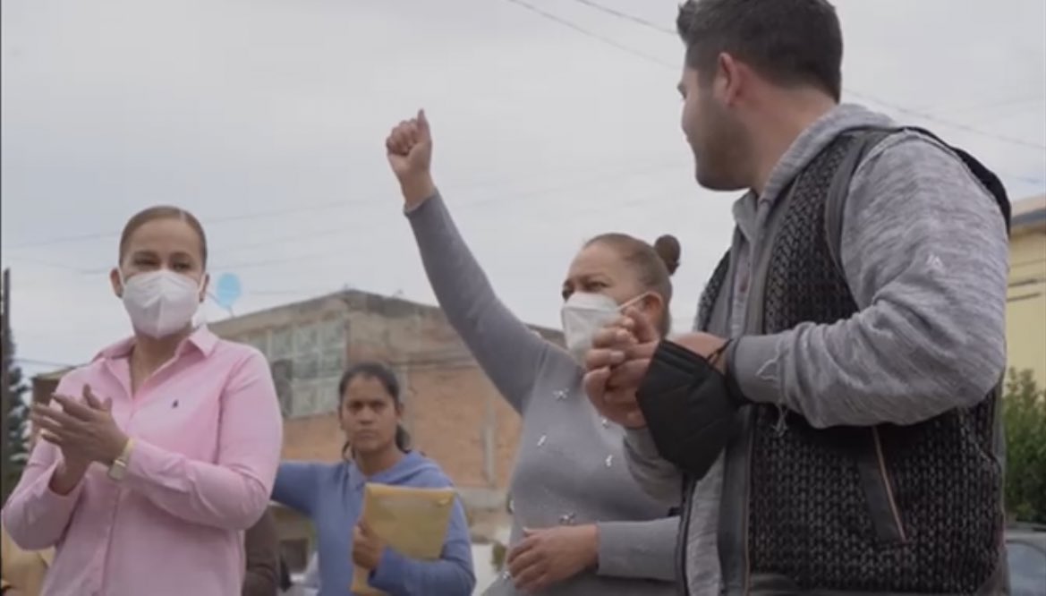 LaloSerranoZ's tweet photo. “Hoy soy quien soy, por la ayuda de mucha gente que me tendió la mano”: @MarinaVitelaGP, de las dos mujeres que serán encuestadas por #Morena, sin duda, la más fuerte…
Las semanas siguientes serán decisivas al interior de la coalición cuatroteísta… https://t.co/i3WGeZiw0Y