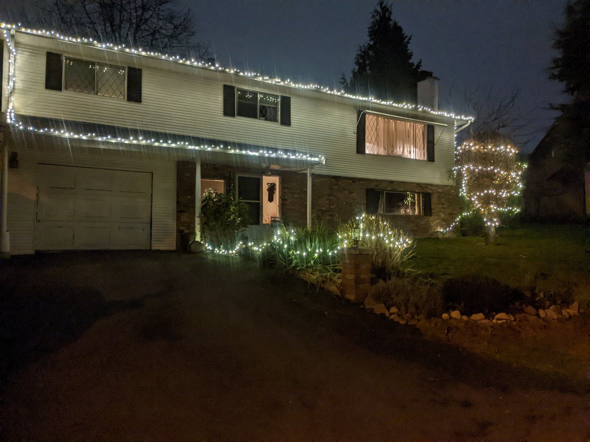 Jet_Takaoka's tweet photo. There's something heartening about lighting up the longest nights of the year. In any culture. #Diwali #Hanukkah #Advent to name a few. https://t.co/7wTEYIG0aC