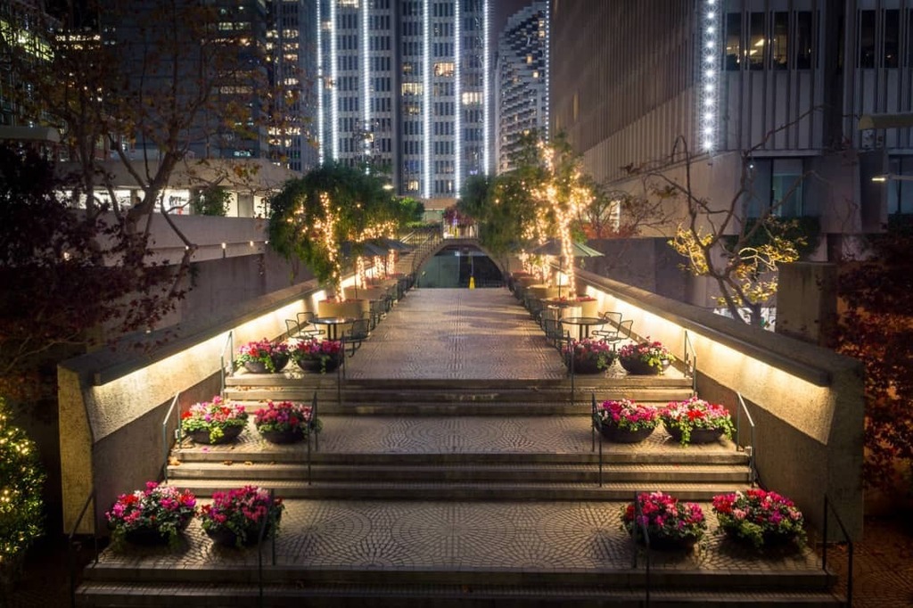 justlai87's tweet image. &apos;Tis the season of light.
.
.
.
#embarcaderocenter #christmaslights #sanfrancisco #sanfranciscoworld #wonderlustsanfrancisco #sanfranciscovibe #sfchasers #mysecretsf #san_francisco_live #sanfrancisco_now #abc7now #nbcbayarea #nightphotography #nightshot … instagr.am/p/CXH43hpp2nF/