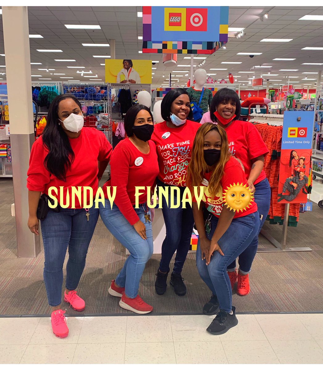 Sunday Funday Lego x Target = 💛💛💛💛 Once again 🎯is helping families discover the joy of everyday life through our newest partnership with Lego! #FEETs #D311Houtx #T1336 #CountdowntoChristmas #20days #teamworkmakesthedreamwork  <a href="/TLBrittney1336/">Brittney McClendon</a> <a href="/thomas_goffney/">Thomas Goffney</a> <a href="/SyedR1zvi/">SRiz</a>