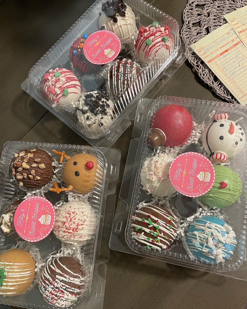 _lovekattt's tweet photo. Hot Cocoa Bombs available now! Place your orders before Dec 14 to receive before Christmas Eve. IG @kittysweetshoppe #hotcocoabombs #hotchocolate #sweets #desserts #bakery #cocoa #marshmallow #statenisland https://t.co/XlPtqi1fr4