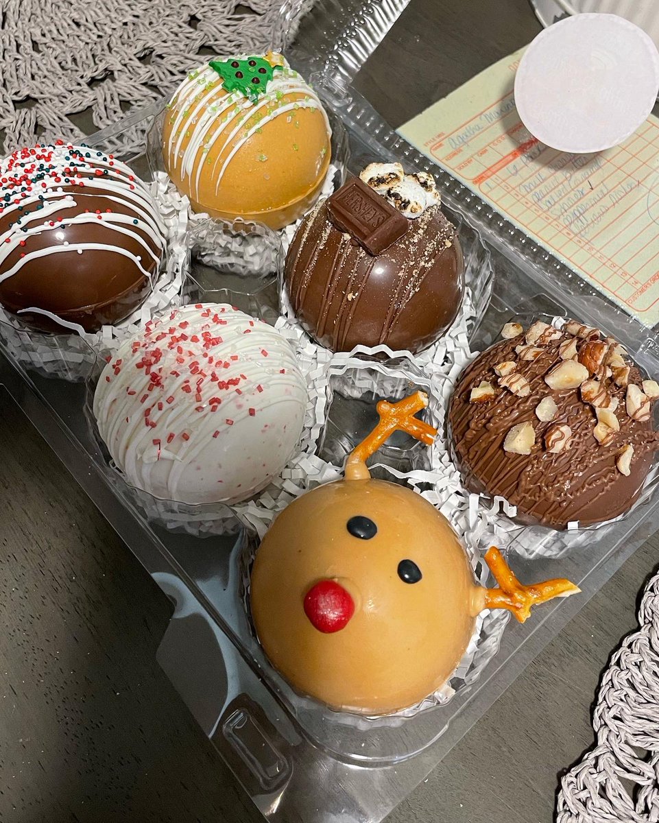 _lovekattt's tweet photo. Hot Cocoa Bombs available now! Place your orders before Dec 14 to receive before Christmas Eve. IG @kittysweetshoppe #hotcocoabombs #hotchocolate #sweets #desserts #bakery #cocoa #marshmallow #statenisland https://t.co/XlPtqi1fr4