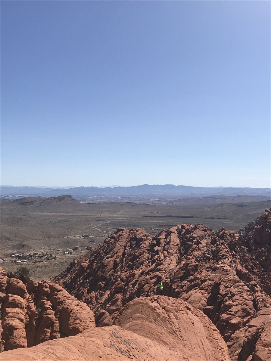 tsaprano99's tweet image. Seen on my run… Las Vegas in the distance! @therunchat #runchathunt #seenonmyrun
