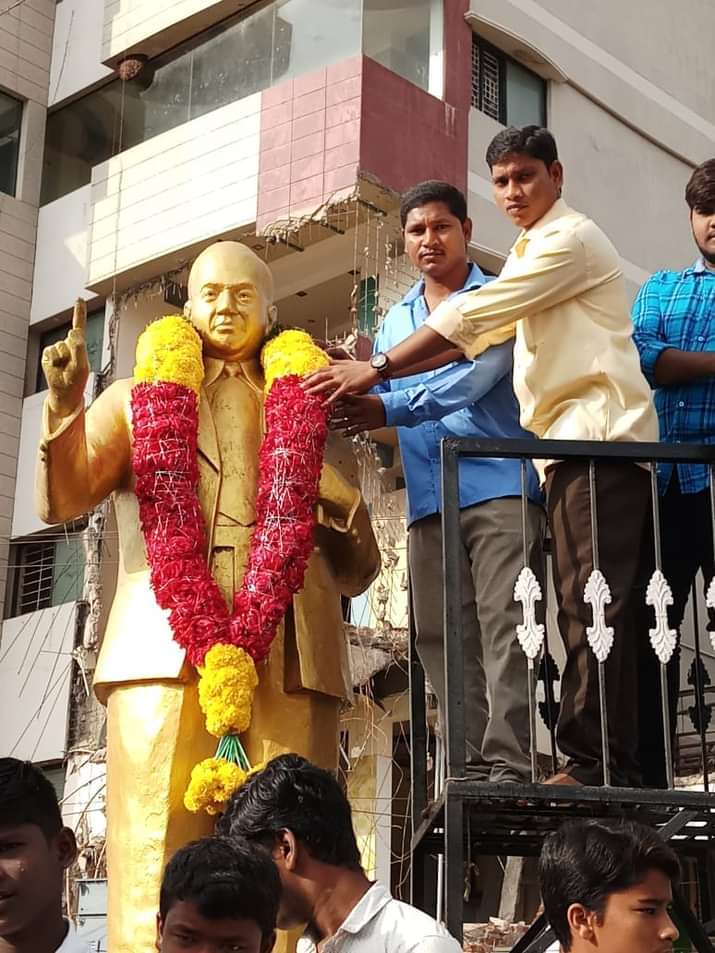 JspKanth's tweet photo. అస్పృశయత, ఆర్థిక సామాజిక వివక్షతలకు వ్యతిరేకంగా పోరాడిన న్యాయకోవిదుడుడు, ఆర్థికవేత్త, సంఘసంస్కర్త. తన జాతి విముక్తికీ దేశపురోగతికీ బాటవేసిన ప్రపంచ మేధావి "ప్రపంచరత్న" #బాబాసాహెబ్అంబేడ్కర్ గారి 65వ వర్ధంతి

ఆయన ఆశయాలను సాధించడం కోసం పోరాడడమే మనం ఆయనకి ఇవ్వగలిగే నివాళి.. జై భీమ్✊ https://t.co/TFSn32CUZa