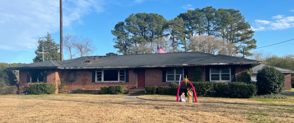 VSPPIO's tweet photo. #VSP seeking info on suspicious death & π₯at residence in 6000 block of Lankford Hwy in #Accomack Co., #Virginia on #EasternShore at approx. 9:27 PM Saturday (12/4/21). Pls call #77 on a cell or 757-424-6800 or email questions@vsp.virginia.gov. @accomackso @WorcesterCounty https://t.co/SeyqopxIyb