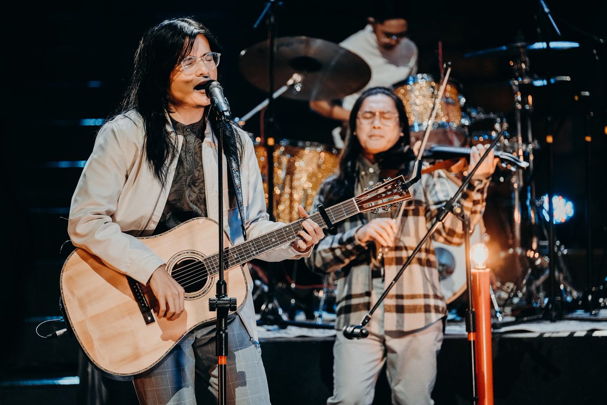 PaoloBenjamin_'s tweet photo. Thank you for joining us in this rollercoaster ride. One helluva journey so far. Love u all. 

#BenAndBenConcert 
KUWADERNO https://t.co/eBbx9AZoJm
